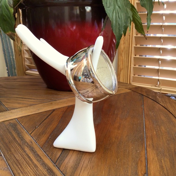 Silver hinged cuff bracelet. EUC. - Picture 2 of 4